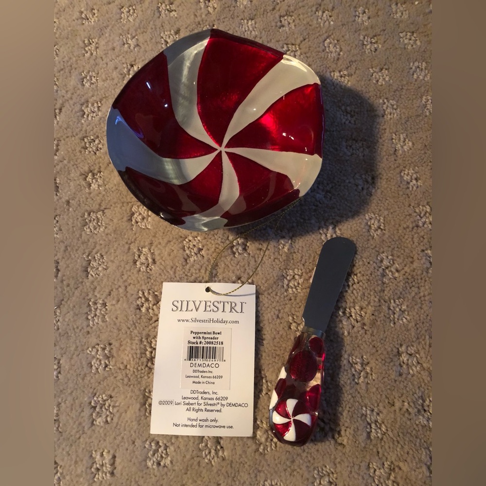 NWT Silvestri Red and White Peppermint Bowl and Spreader Set